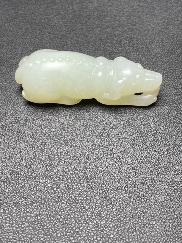 和田玉立体雕刻小狗