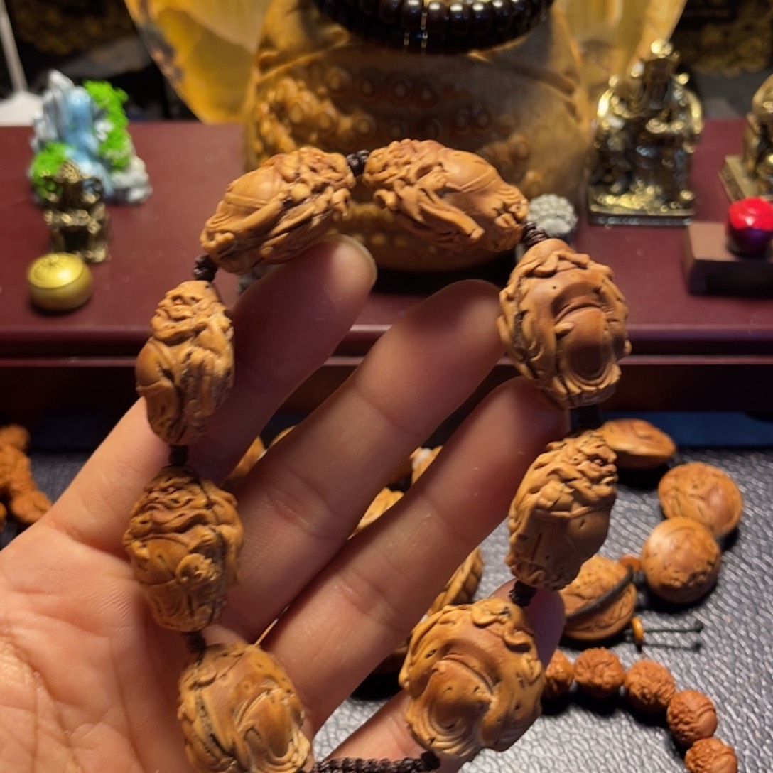 大桃核雕刻瑕疵钟馗