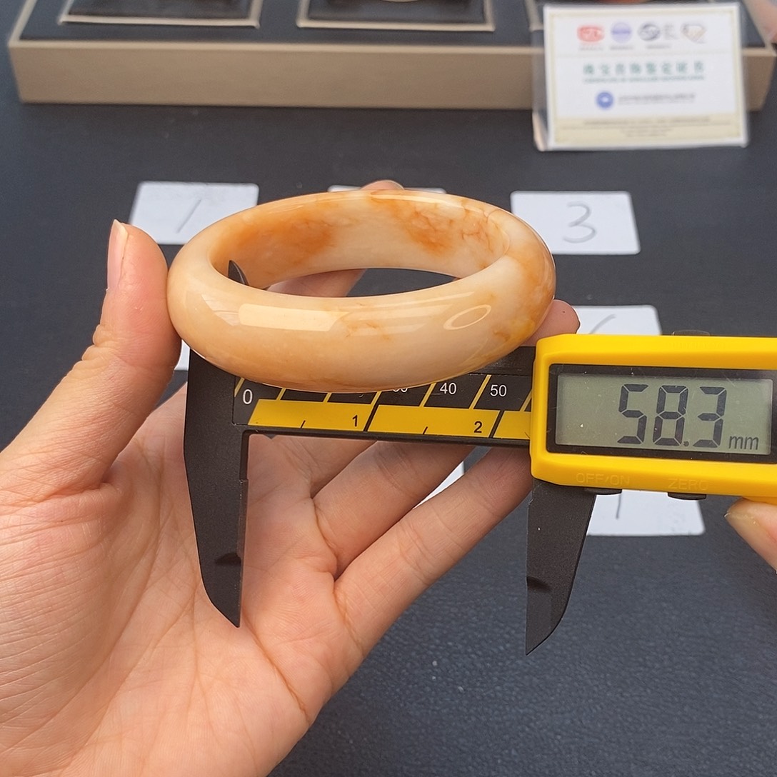 石英质玉（黄龙玉）未镶嵌手镯46号茄子山金沙老料福利