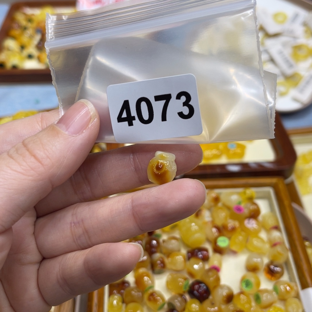 琥珀珠宝奇石未镶嵌
