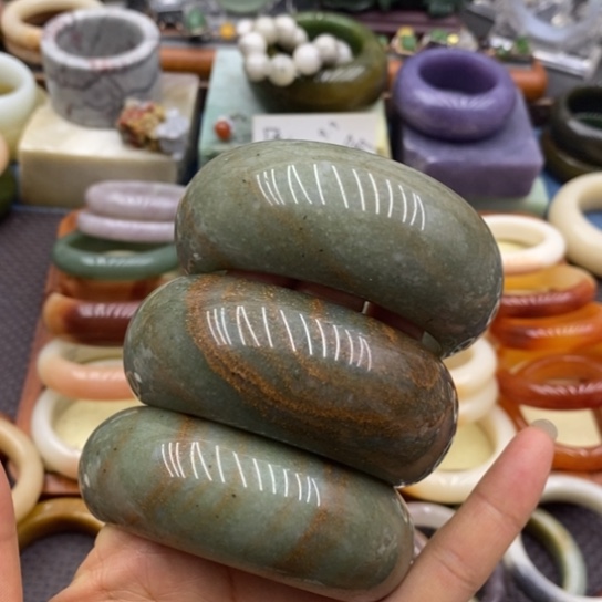 石英质玉合金手饰