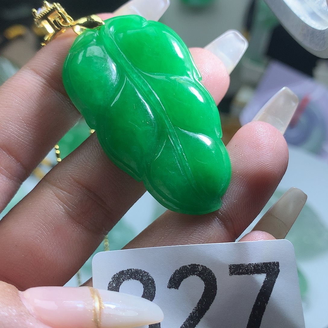 翡翠未镶嵌吊坠(赠链)翡翠