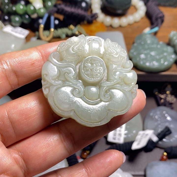 颈饰未镶嵌和田玉（子料）