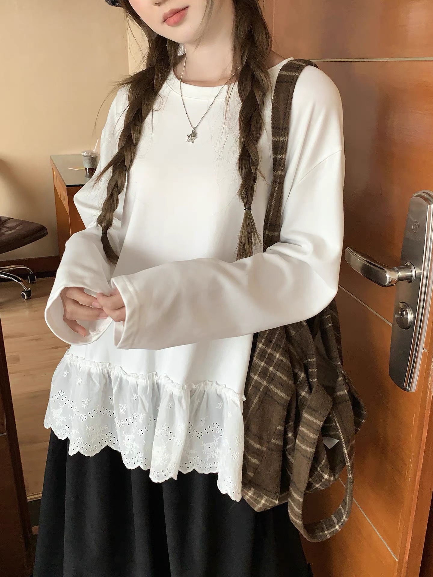 「阿男Anna 」叠穿蕾丝  韩系简约蕾丝花边修身内搭上衣1937