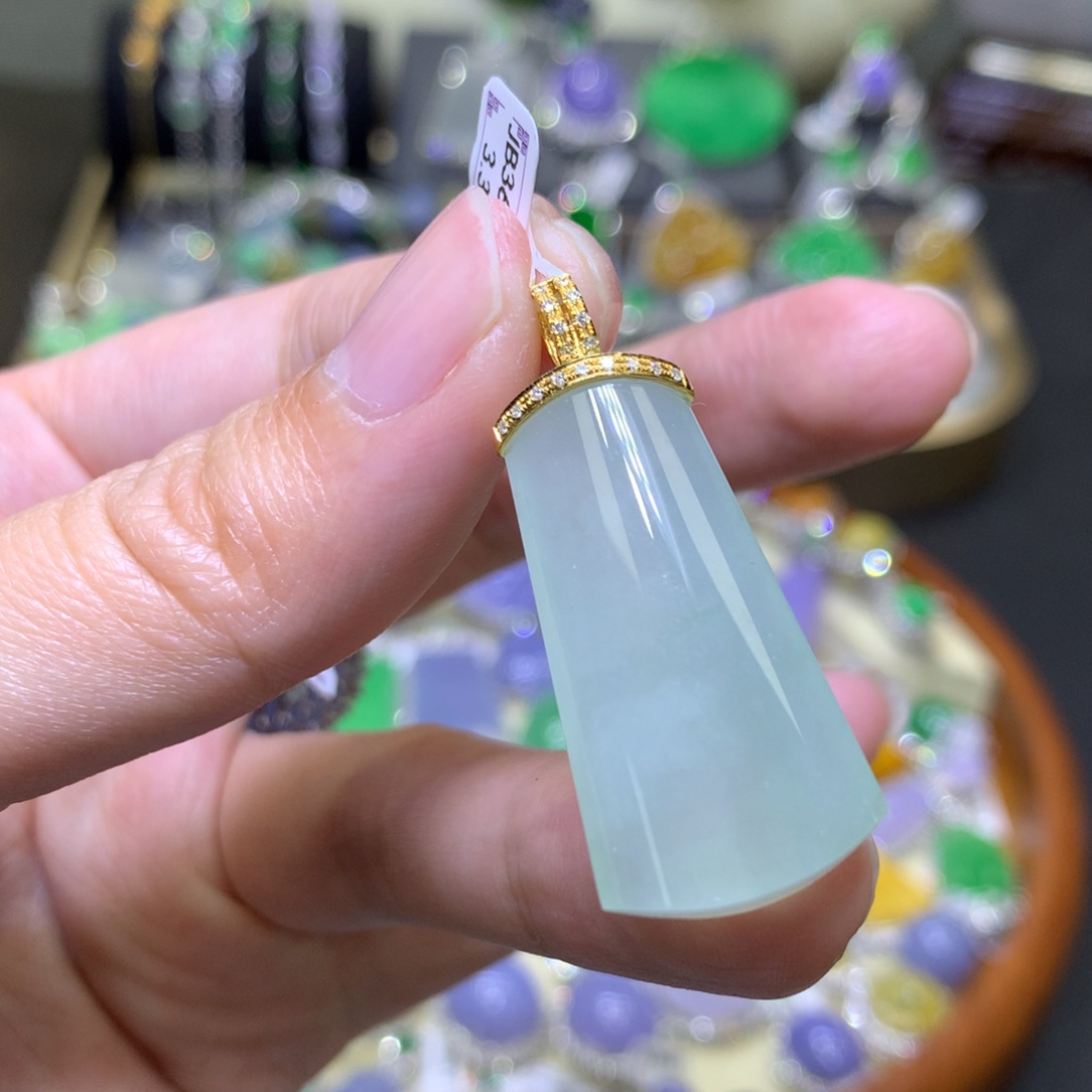 翡翠颈饰18K金镶嵌翡翠吊坠翡翠