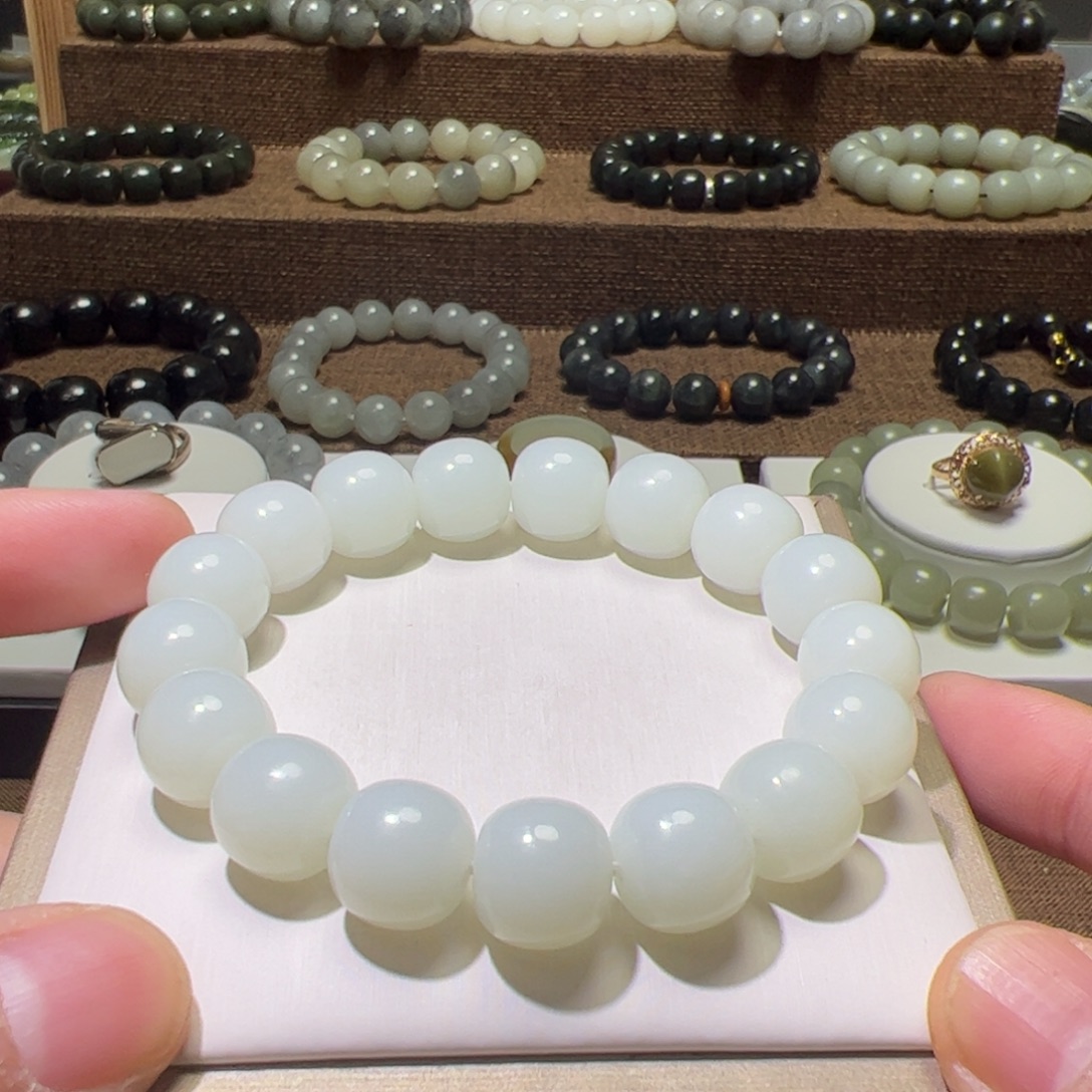 钟***生和田玉未镶嵌手串