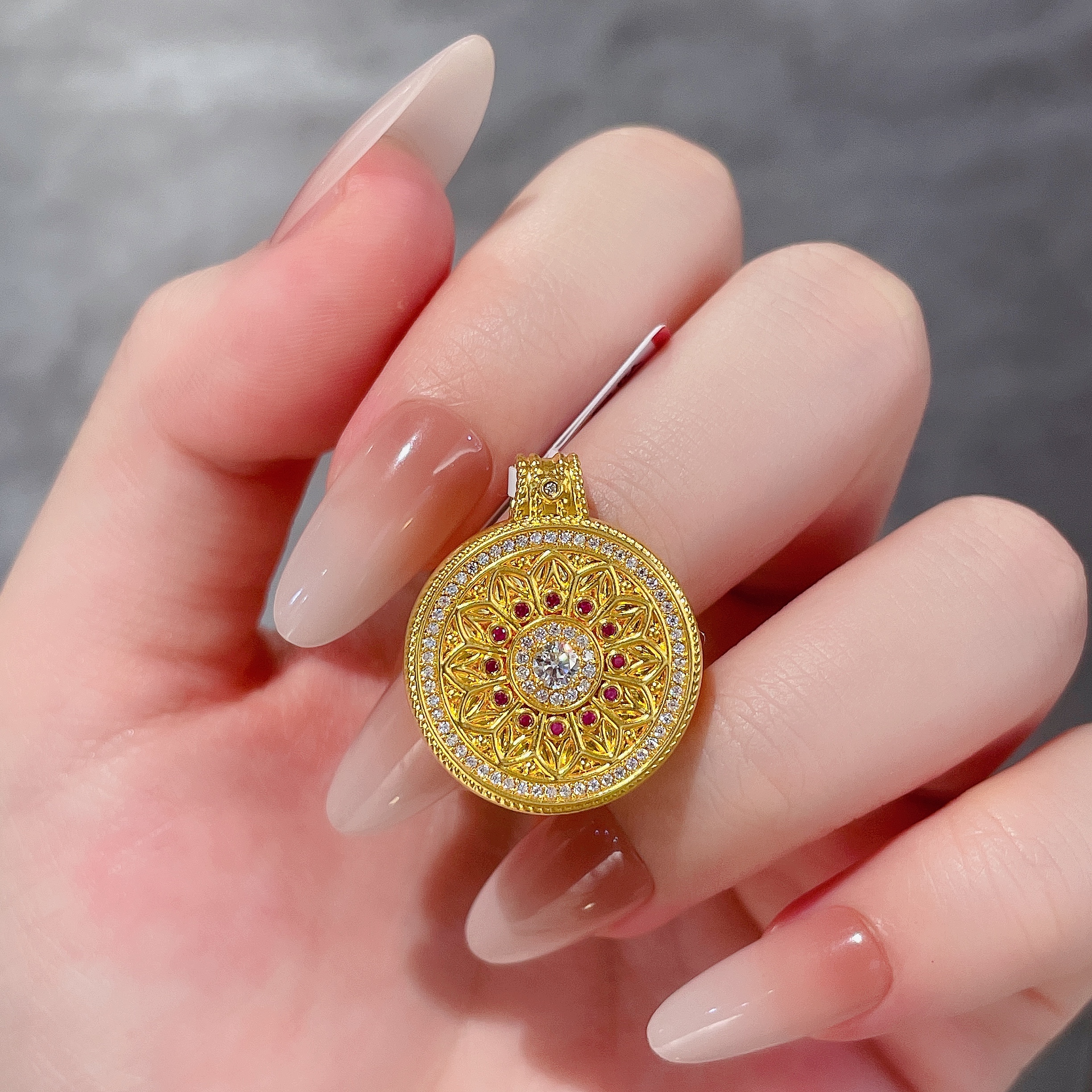 足金999 黄金首饰 5D莫桑小粉玫瑰花窗吊坠【赠绳子】