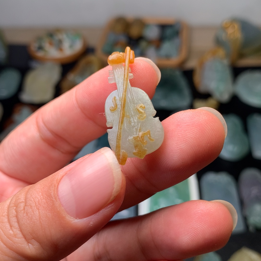 定制翡翠未镶嵌小提琴