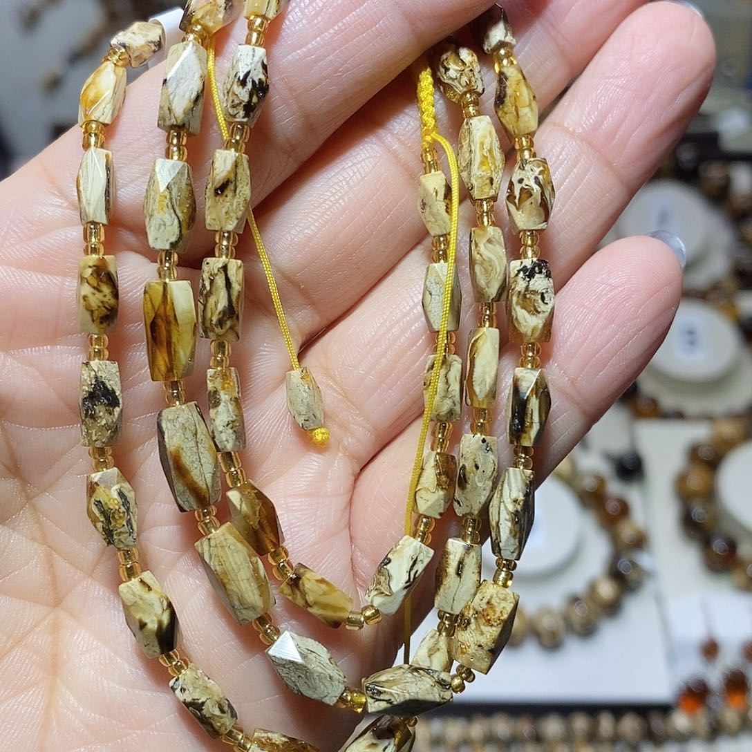 琥珀未镶嵌裸石八棱