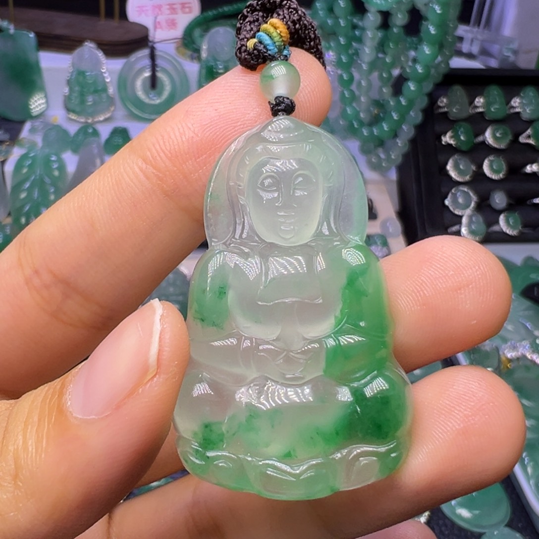 石英质玉（非洲翠）未镶嵌颈饰