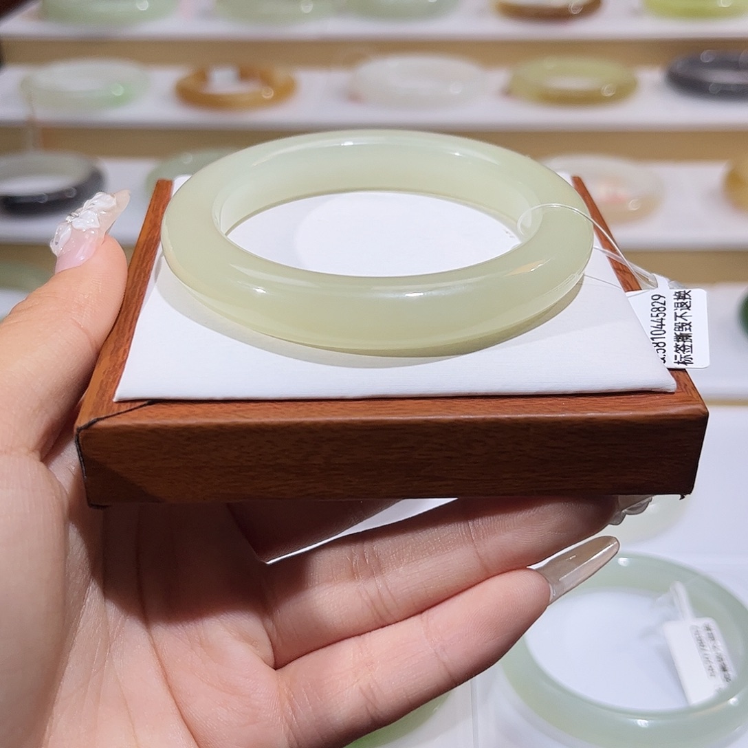 和田玉未镶嵌手镯冰蜂蜜水