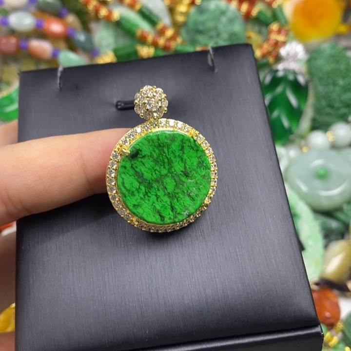 翡翠未镶嵌吊坠(赠链)