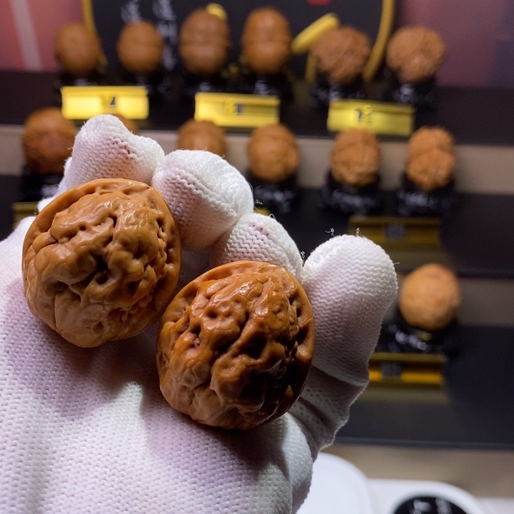 文玩核桃把件脑纹小青蛙30尺