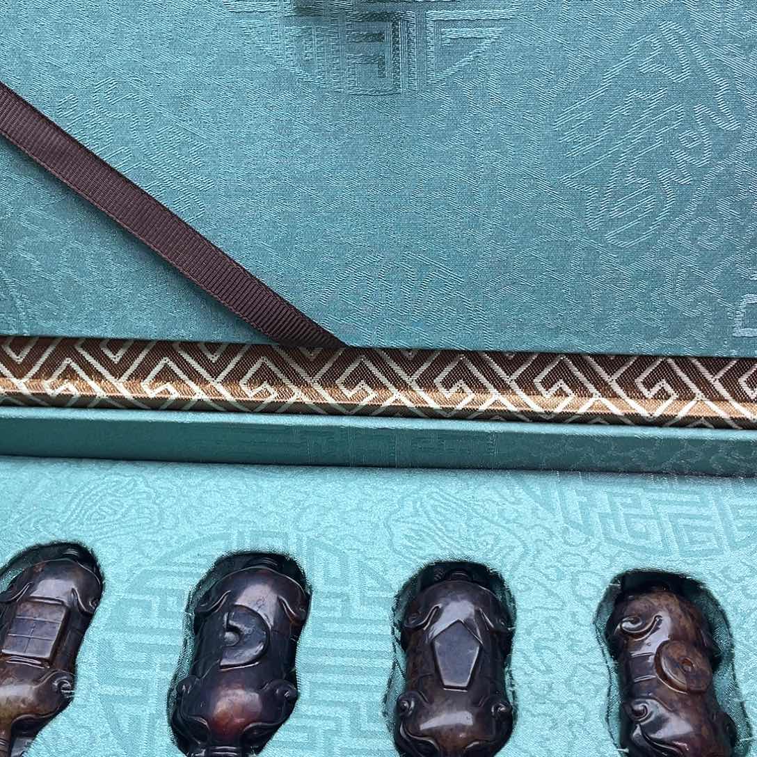 中***童和田玉未镶嵌颈饰