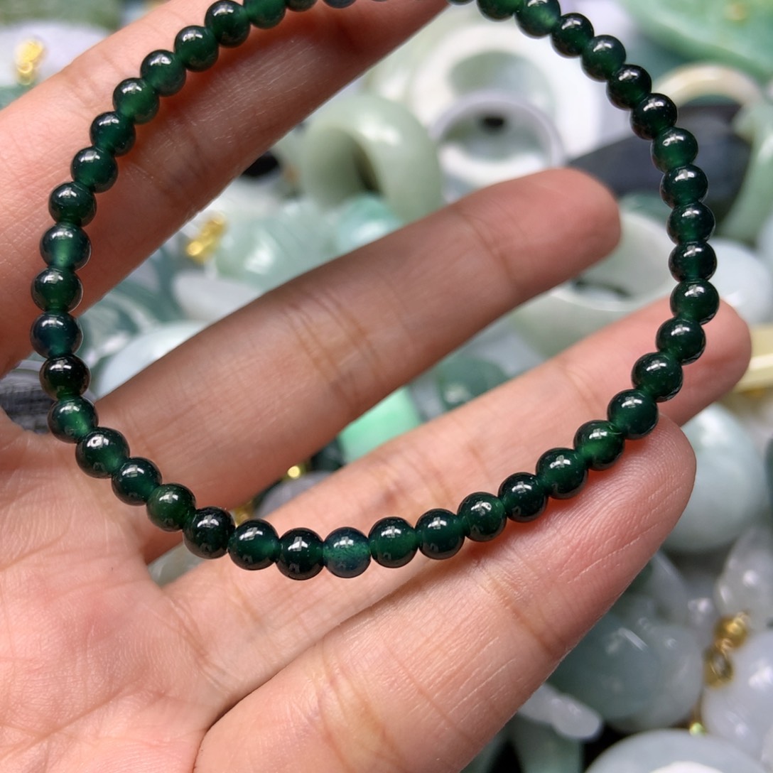 翡翠颈饰未镶嵌天然翡翠