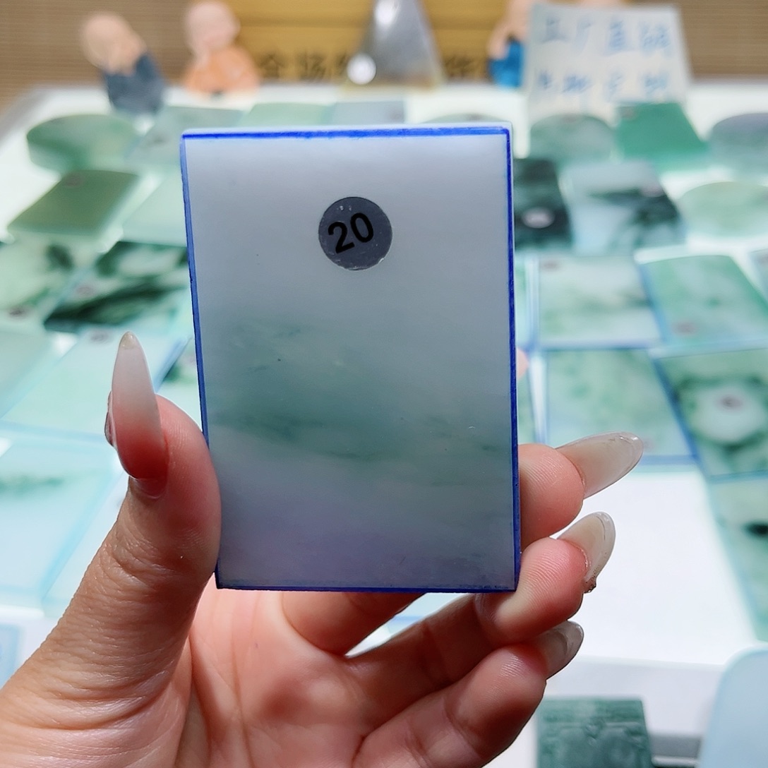 未镶嵌定制翡翠无*。翡翠