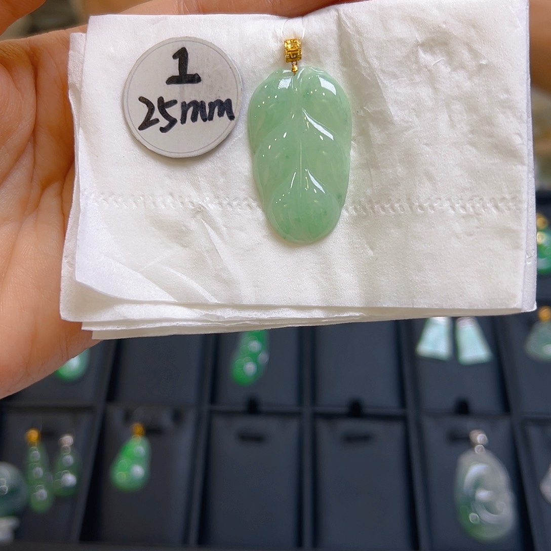 翡翠颈饰18K金镶嵌翡翠