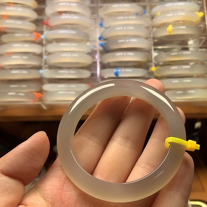  ****玛瑙/玉髓未镶嵌手镯