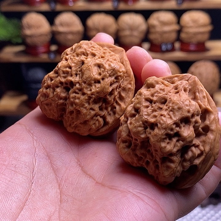 文玩核桃吊坠金蟾蛹18