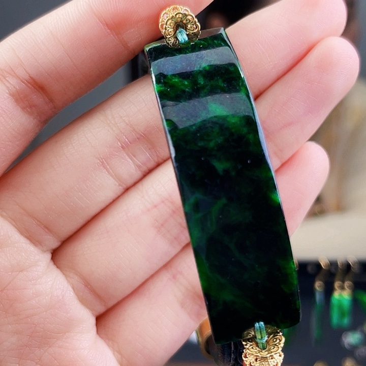 翡翠手镯未镶嵌饰品