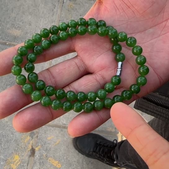 和田玉颈饰未镶嵌俄罗斯色标正阳绿卡8，个别点