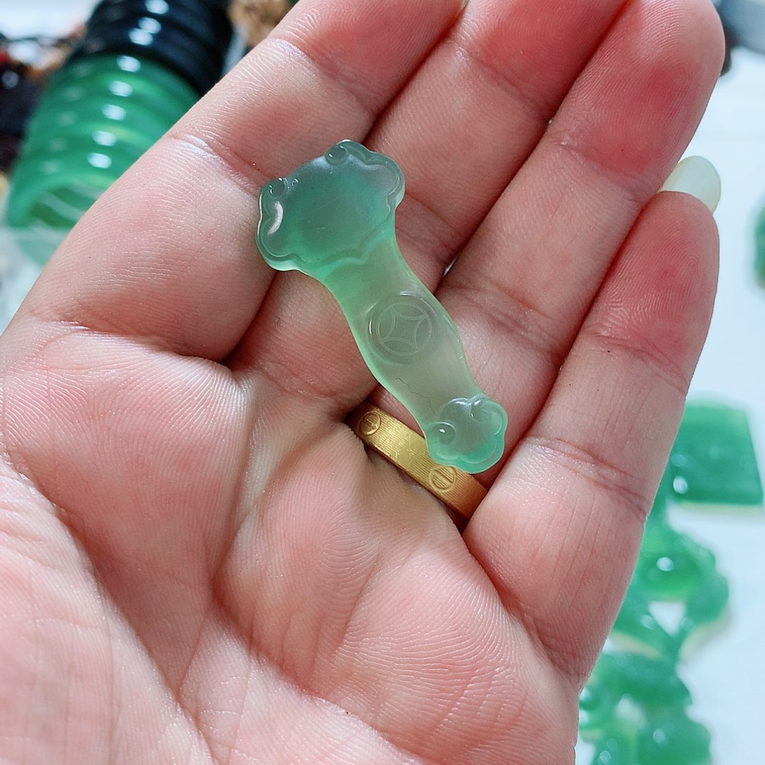 蛇纹石玉未镶嵌挂件