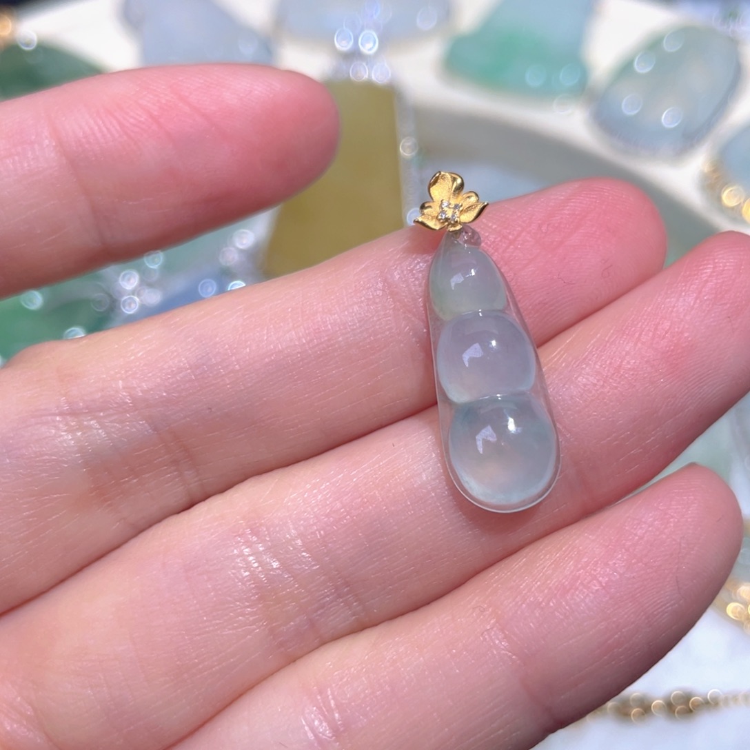 翡翠颈饰18K金镶嵌翡翠
