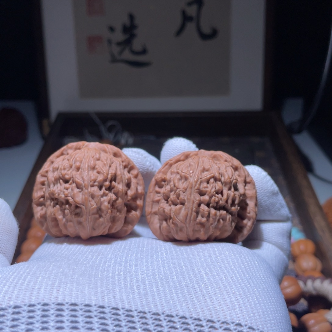 燃***毛文玩核桃吊坠球白