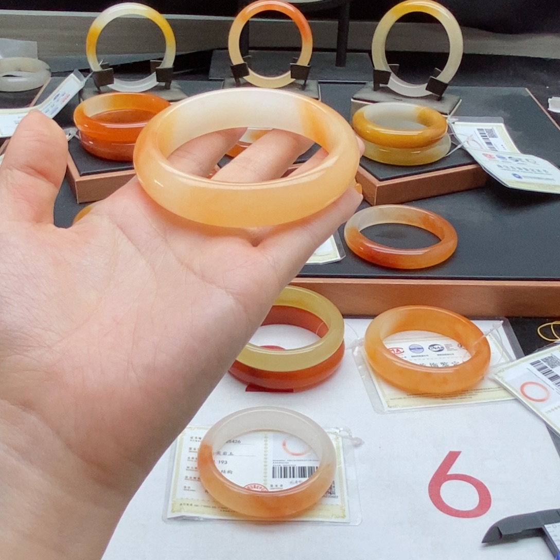 石英质玉（黄龙玉）未镶嵌手镯57微瑕