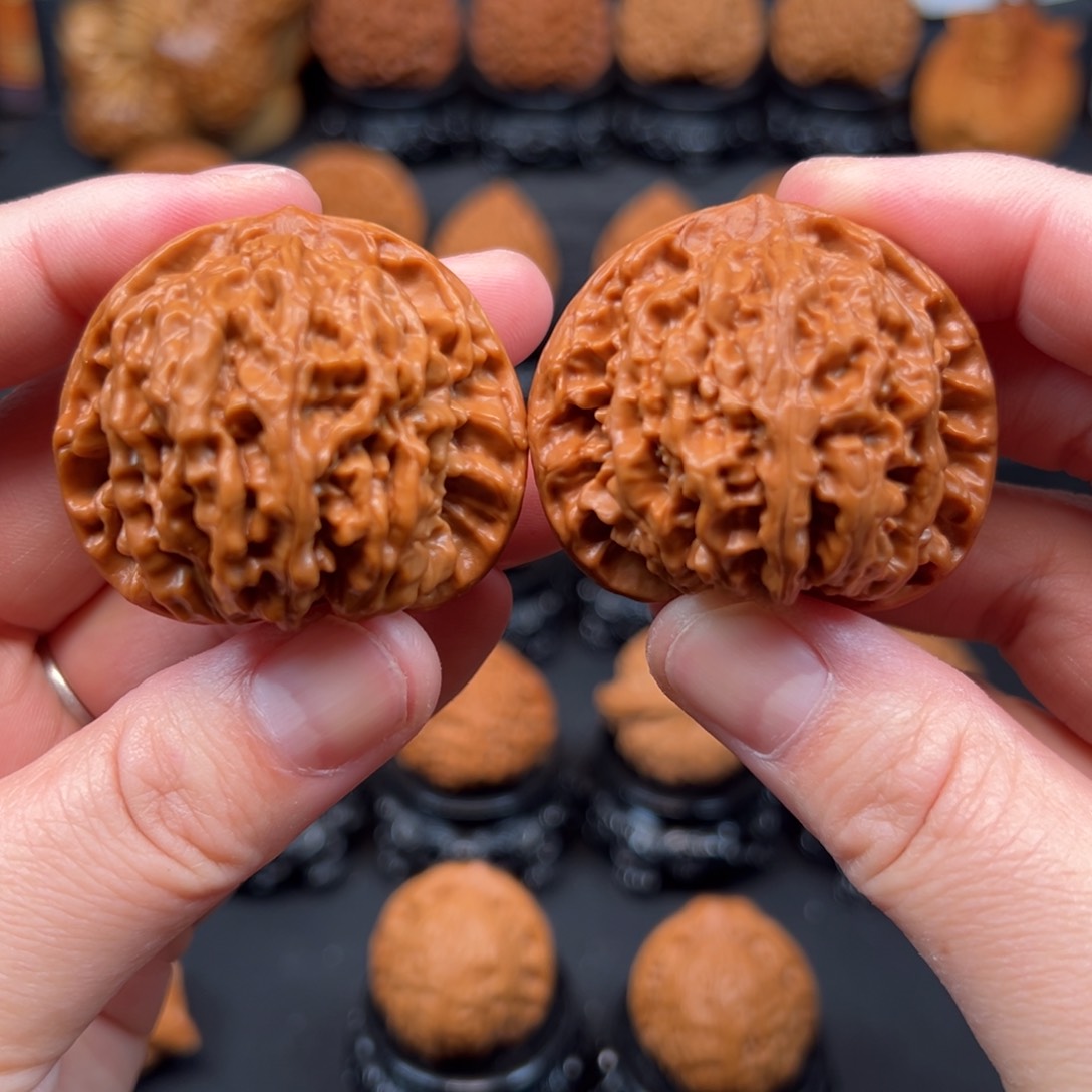 文玩核桃吊坠43京八对