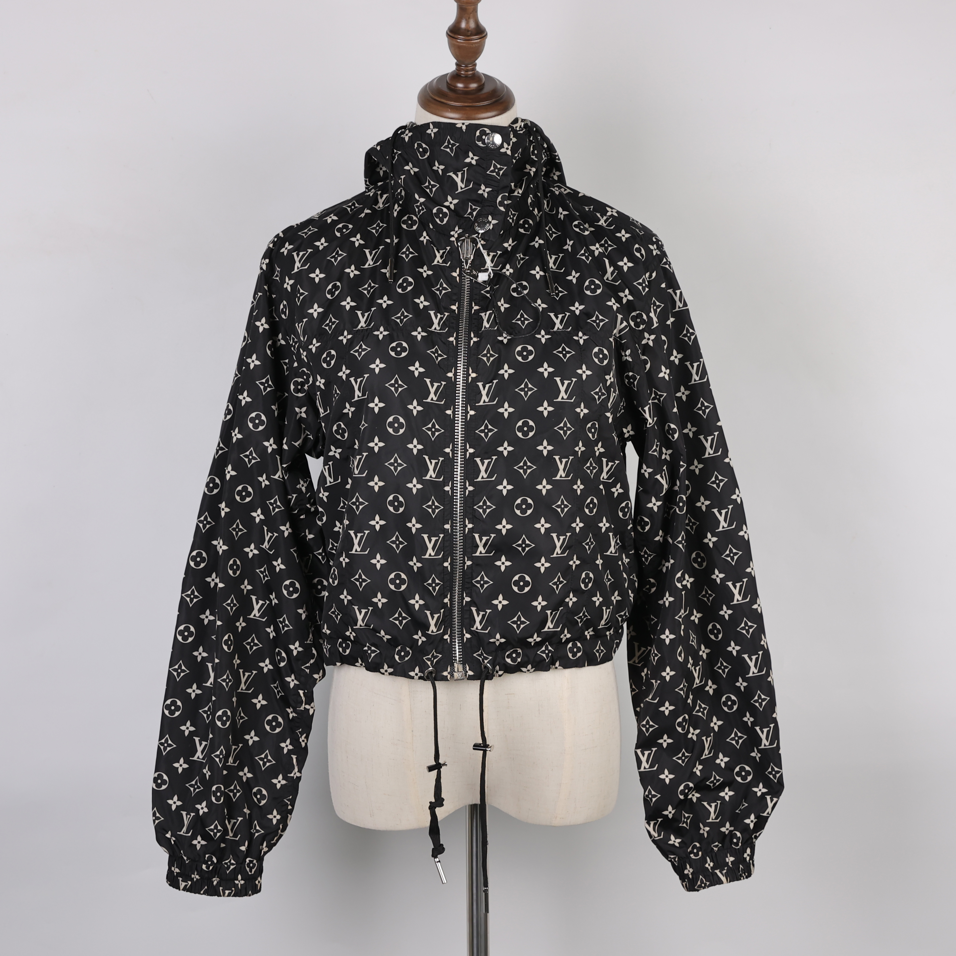 99新 LouisVuitton/路易威登 聚酯纤维/25110667满印长袖外套36码