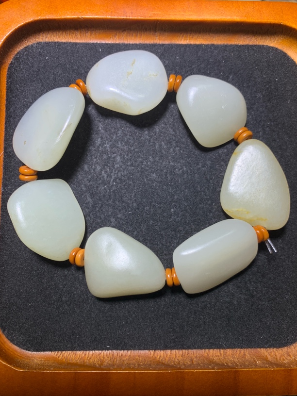 新疆和田玉独籽手串90克