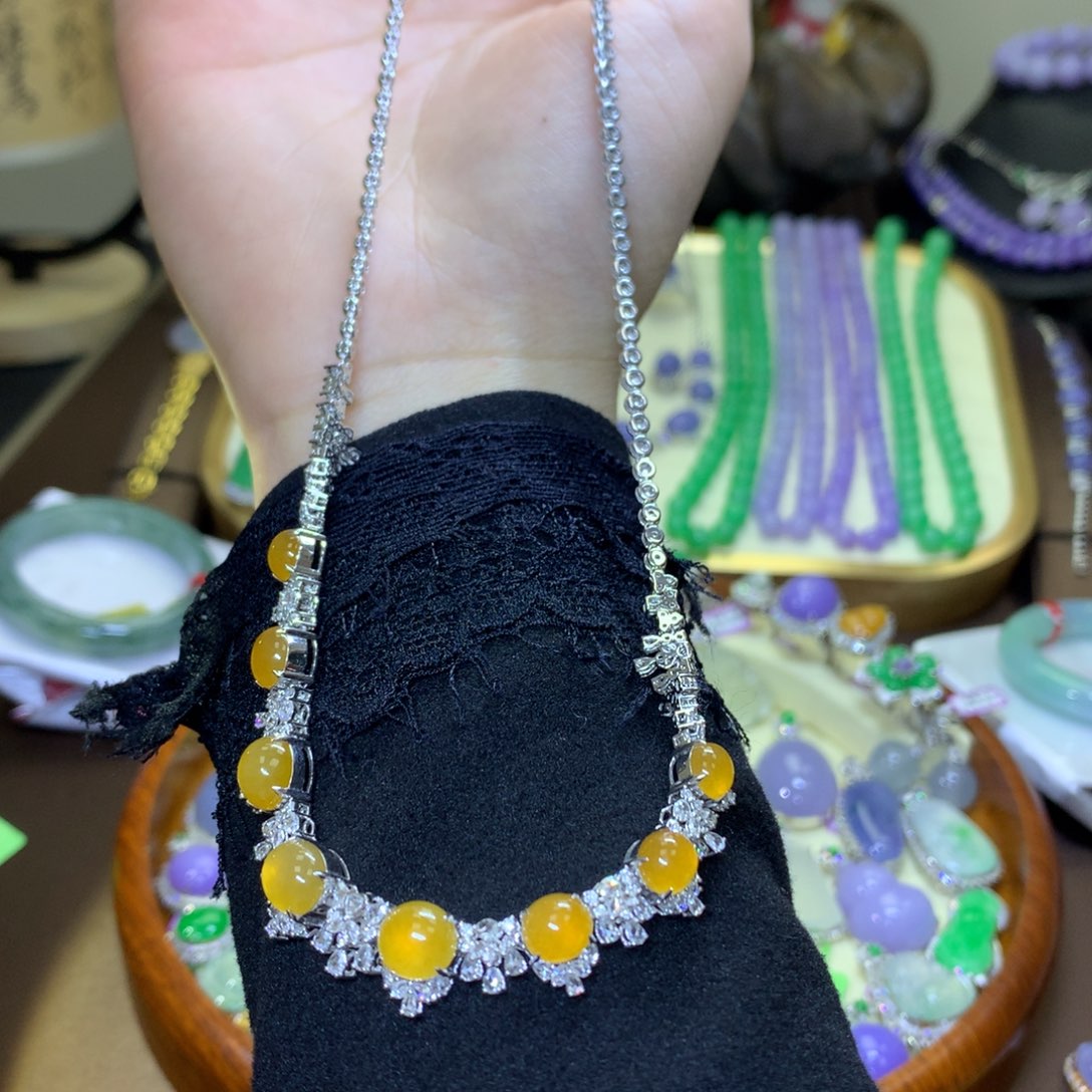 翡翠颈饰18K金镶嵌翡翠