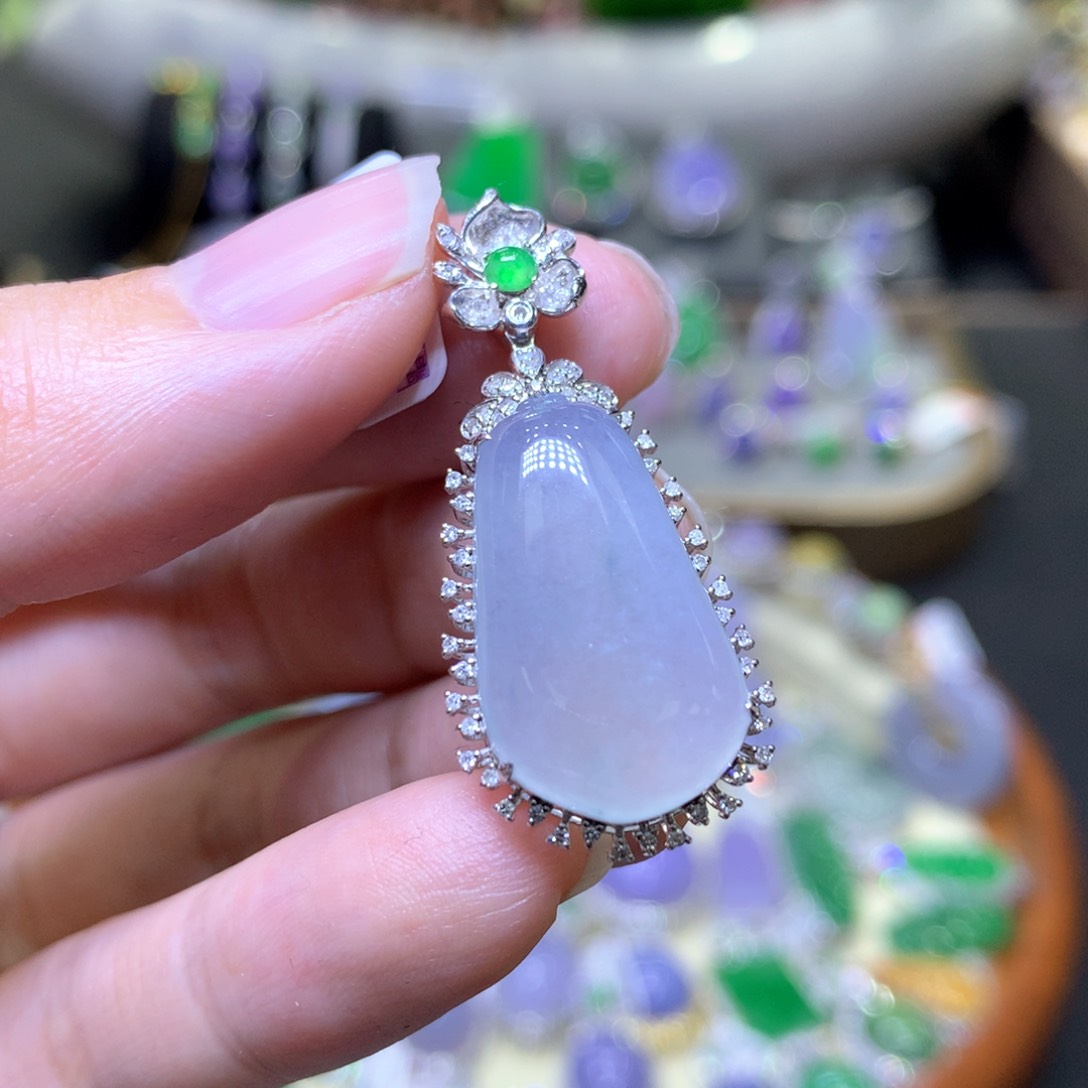 【闪购商品】翡翠颈饰18K金镶嵌翡翠吊坠项链