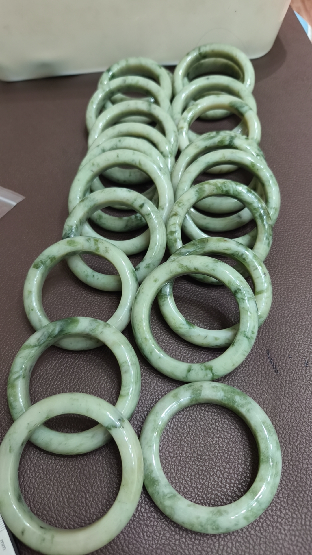 天然岫玉老油翠手镯