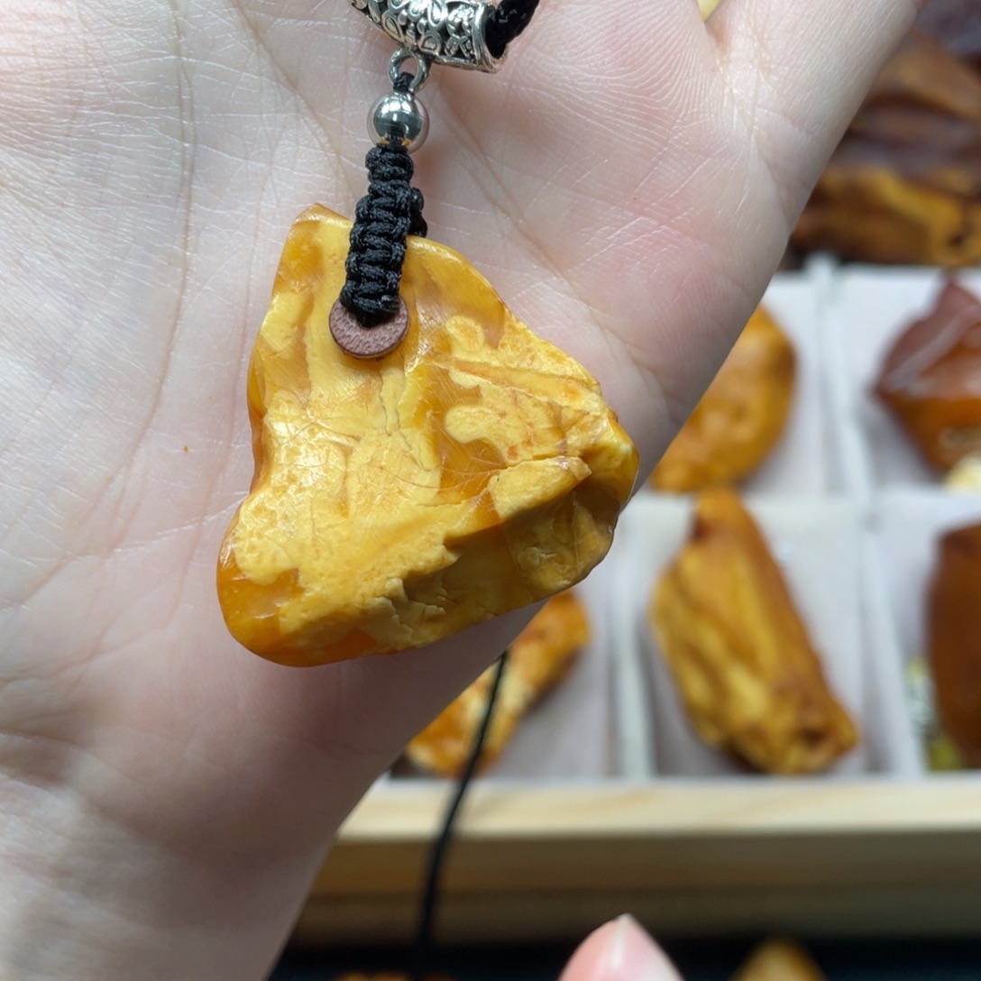 琥珀珠宝奇石未镶嵌