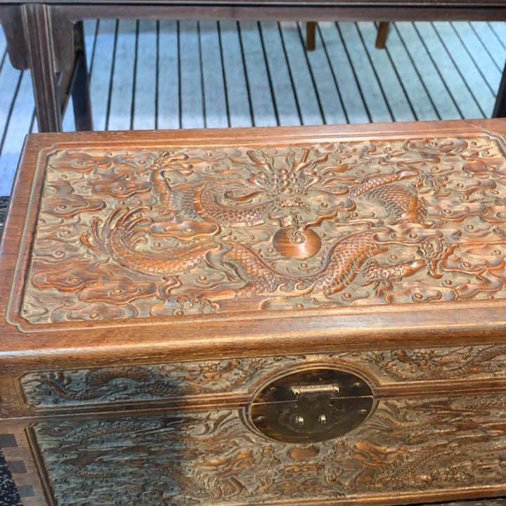 木花梨木雕刻龙箱子