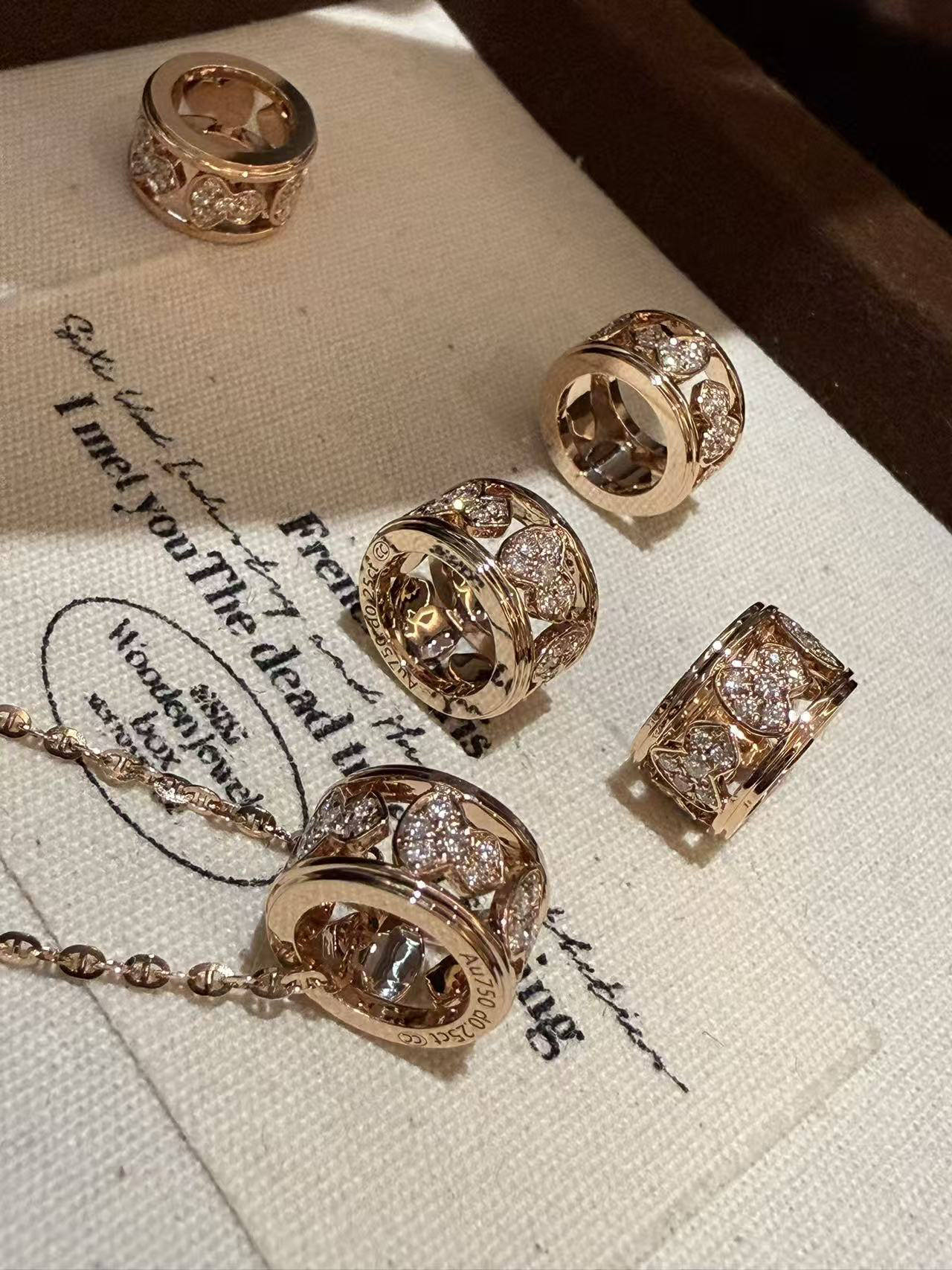 钻石葫芦吊坠18k金镶嵌天然钻石葫芦路路通多样性发货1件