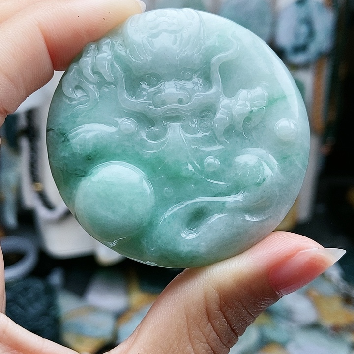 颈饰足铂镶嵌翡翠翡翠