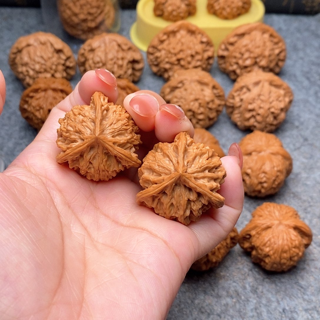 文玩核桃把件小**跑精品盘山三棱36全品