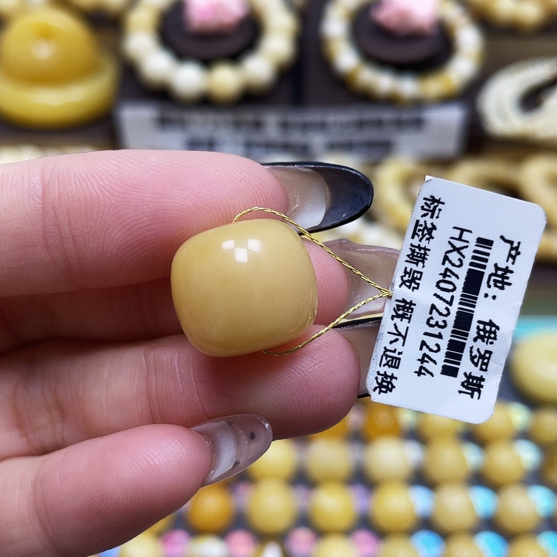 琥珀珠宝奇石未镶嵌15.6*14mm瑕疵