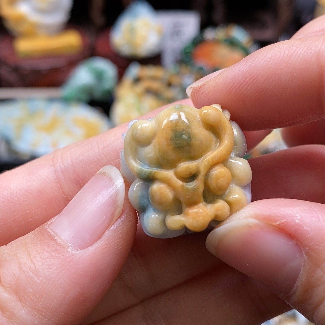 翡翠颈饰未镶嵌翡翠