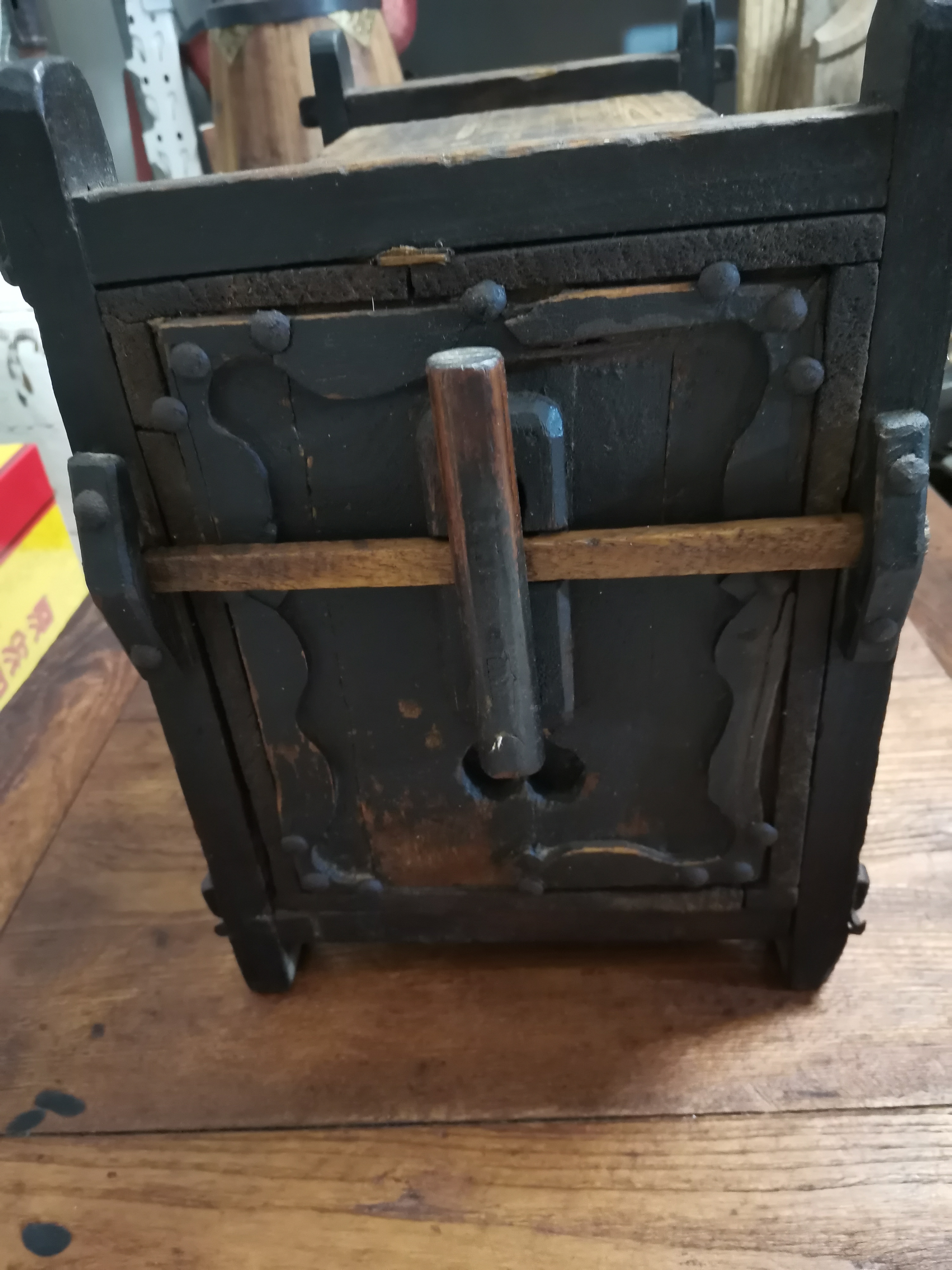 一件木器，商品如图