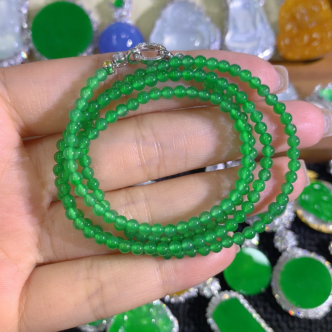 许***@翡翠18K金镶嵌颈饰88888