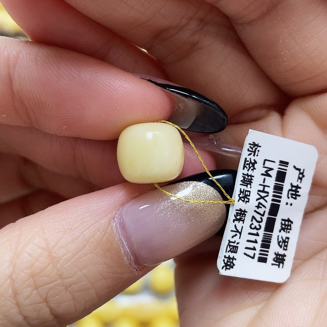 琥珀珠宝奇石未镶嵌11.2*10mm瑕疵福利款