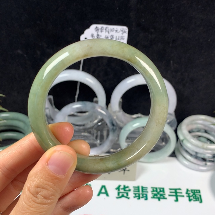 翡翠未镶嵌手镯29号。55.7圈