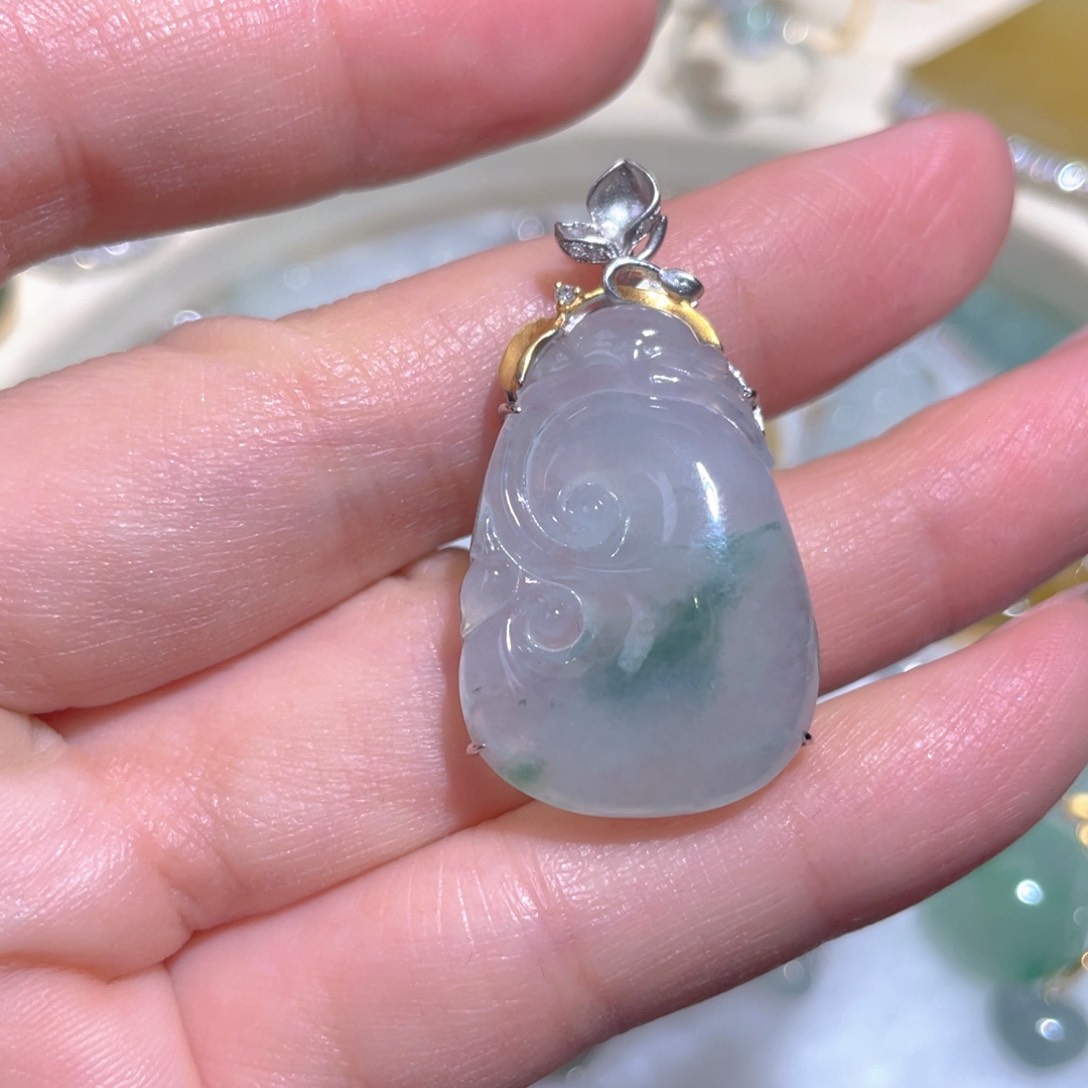 翡翠颈饰18K金镶嵌翡翠