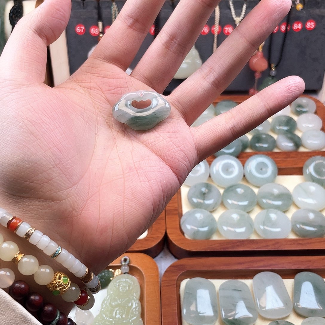 ^***う石英质玉合金颈饰