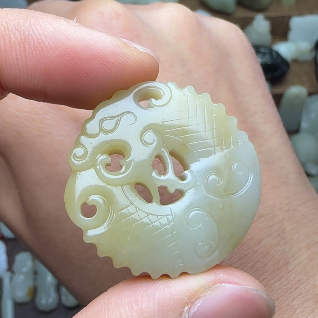 和田玉挂件未镶嵌鱼化龙