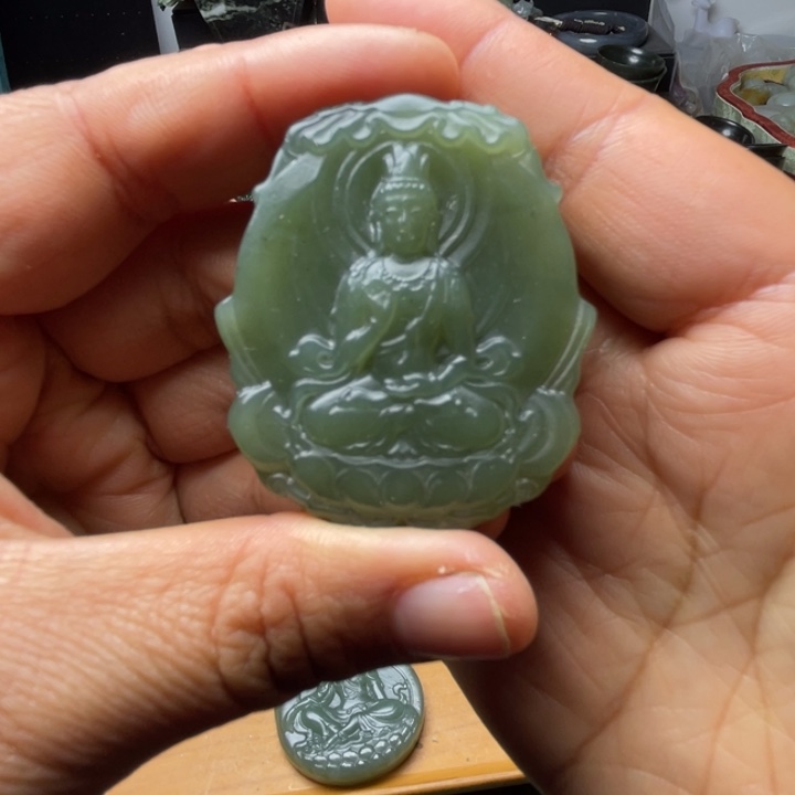 和田玉未镶嵌珠宝半成品有包容